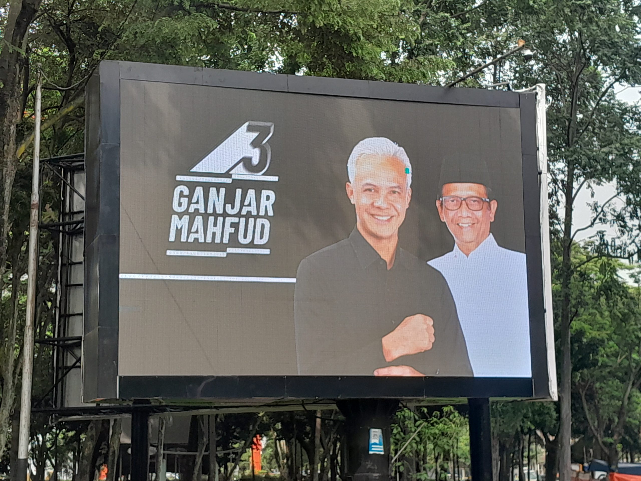 Diapresiasi Warga, Pemasangan Logo Baru Ganjar – Mahfud di LED Ramah Lingkungan