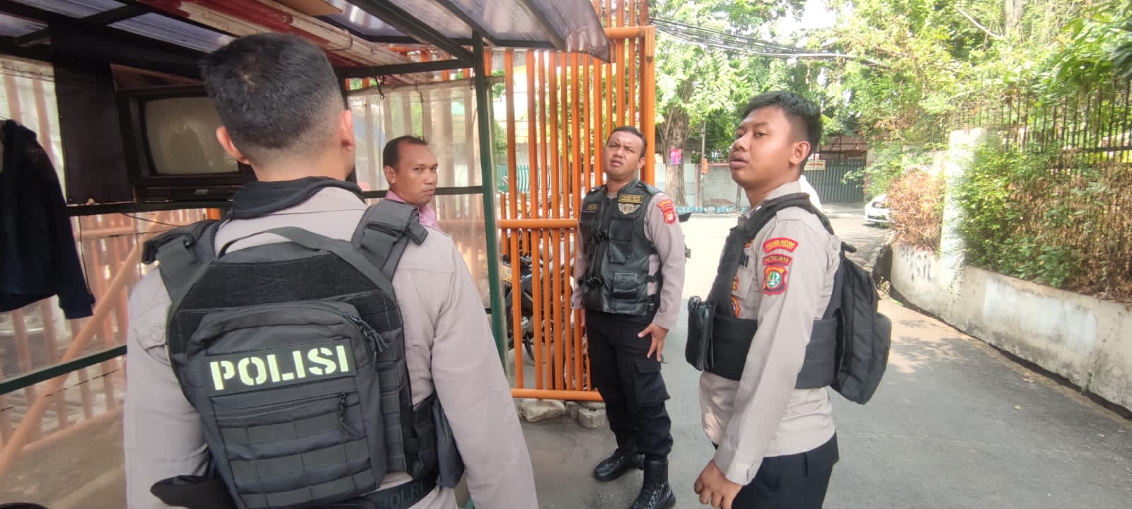 Samapta Polres Jak Bar Gelar Patroli Dialogis Sapa dan Sentuh Masyarakat