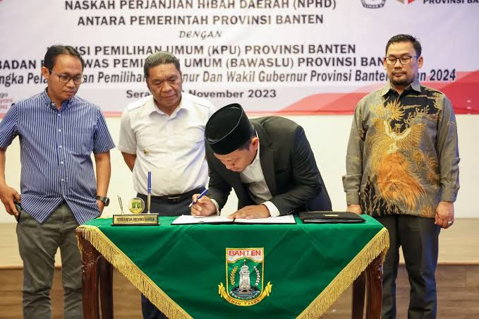 Pemprov Banten Serahkan Hibah ke KPU dan Bawaslu untuk Pilgub 2024