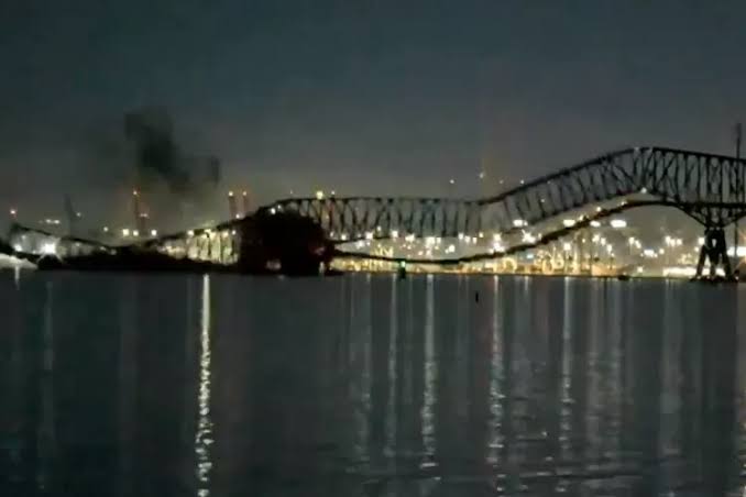 Jembatan Francis Scott Key, Amerika Serikat, Ambruk Ditabrak Kapal Kargo