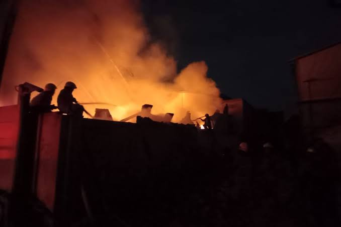 Gudang Lazada di Cengkareng, Jakarta Barat, Terbakar