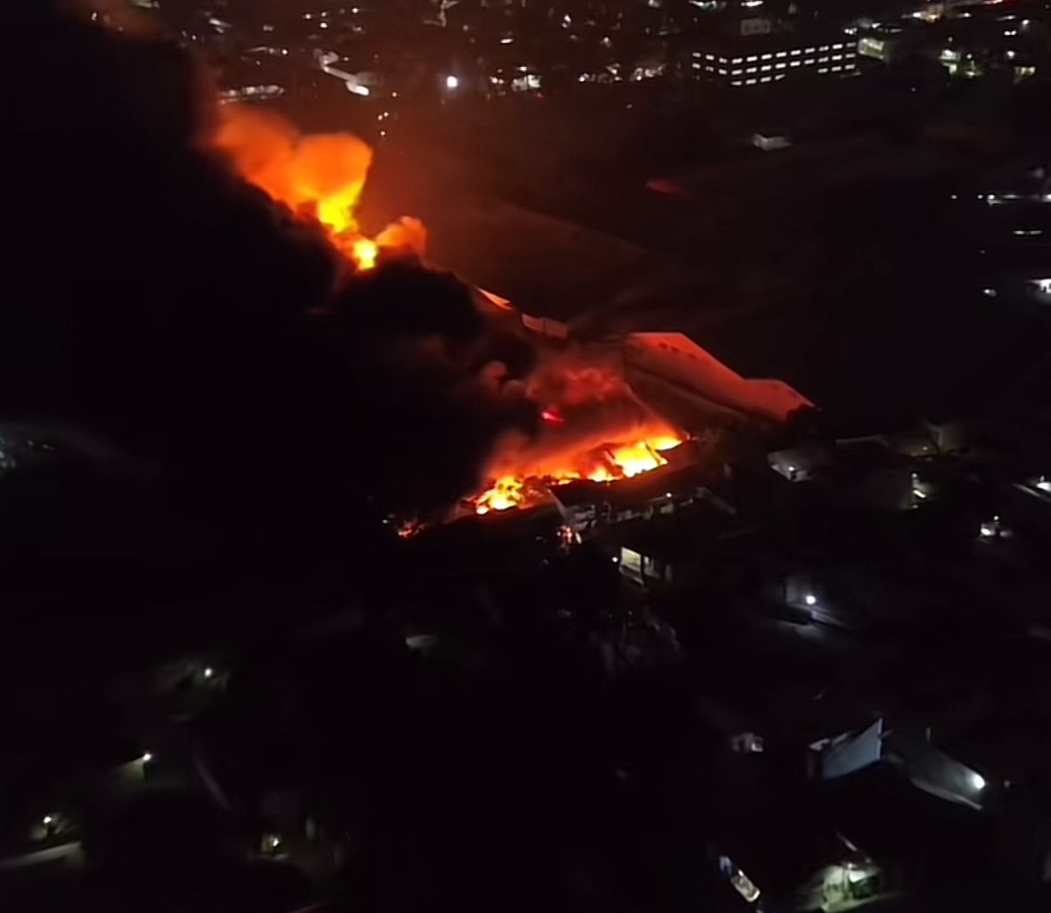 Pabrik dan Pergudangan Indoraya di Karawaci Terbakar Hebat
