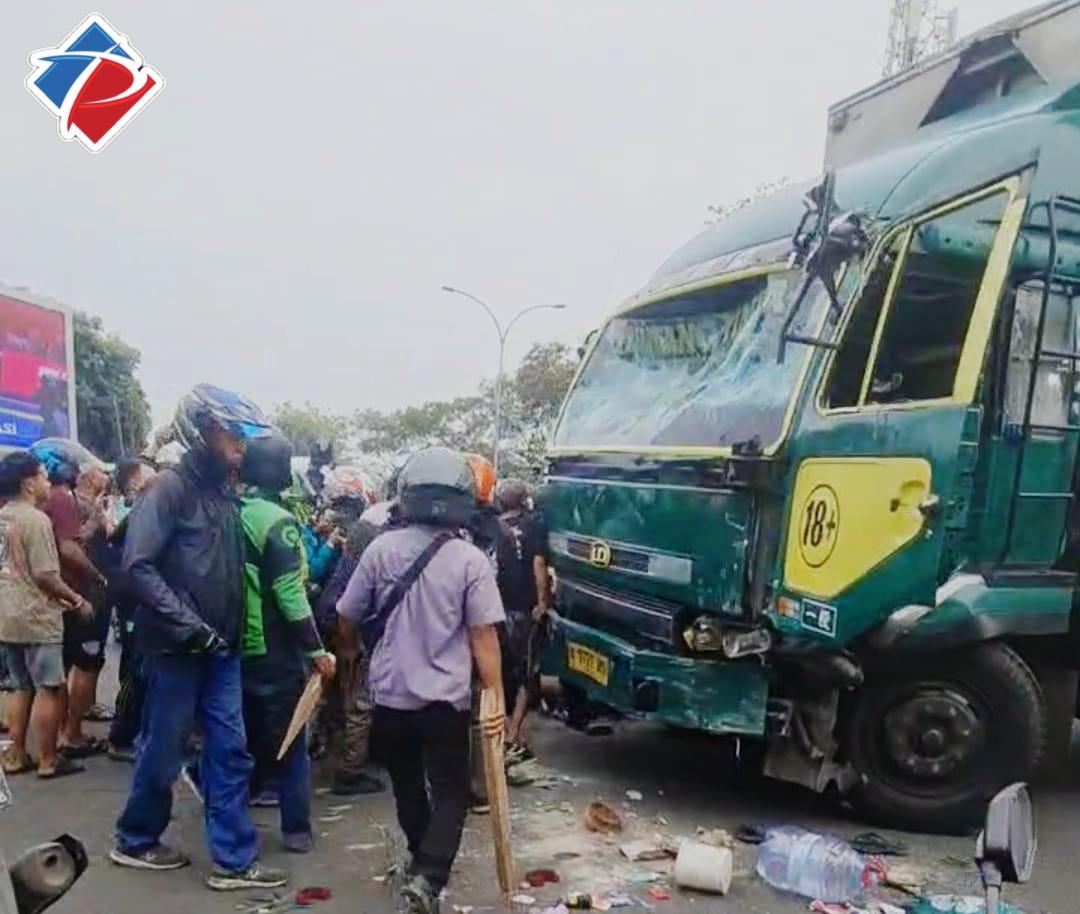 Breaking News: Puluhan Korban Meninggal Usai Ditabrak Truk Kontainer di Kota Tangerang