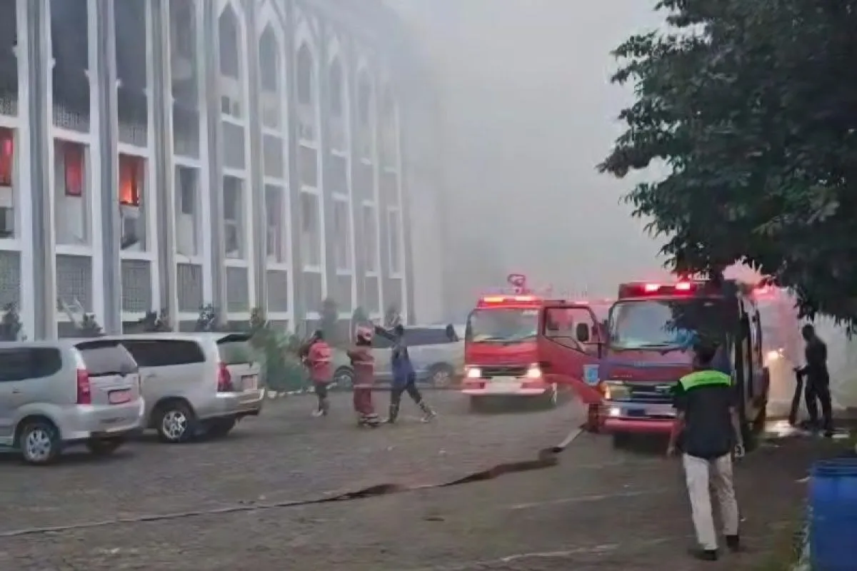 Kampus UIN Syarif Hidayatullah Tangsel Kebakaran, Lantai 2 Hangus Terbakar