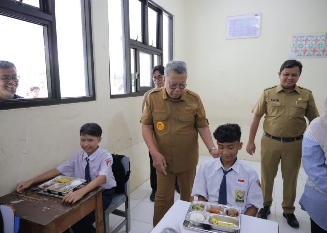 Tinjau Pelaksanaan Makan Bergizi Gratis di Tangsel, Benyamin Pastikan Berjalan Lancar