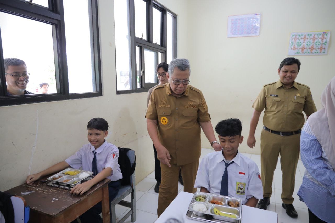 Tinjau Pelaksanaan Makan Bergizi Gratis di Tangsel, Benyamin Pastikan Berjalan Lancar