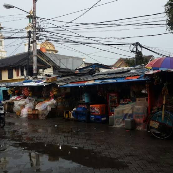 LAPOR BU DIRUT, DIDUGA ADA PERMAINAN OKNUM JUAL KIOS &  CAMPUR TANGAN PIHAK LUAR KELOLA PASAR MALABAR