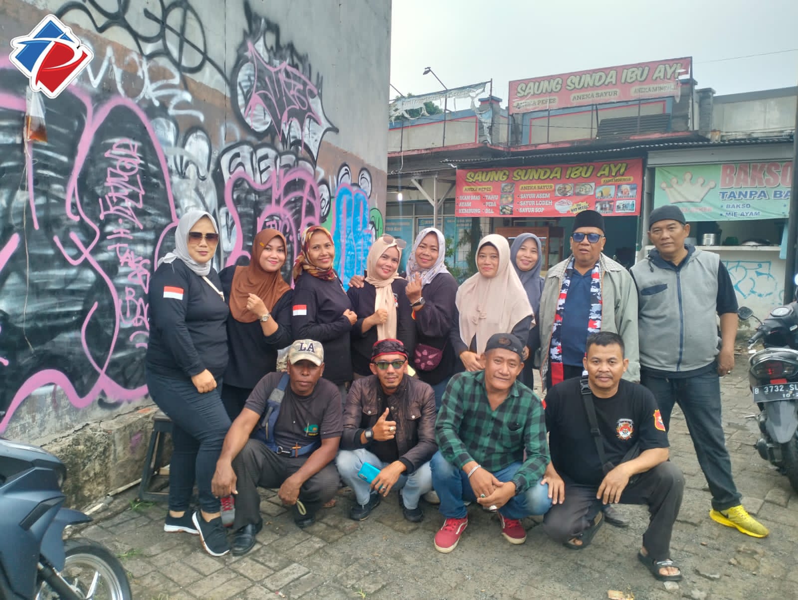 SRIKANDI LSM BARAK ADAKAN BAGI TAKJIL DAN BUKBER, INDAHNYA KEBERSAMAAN