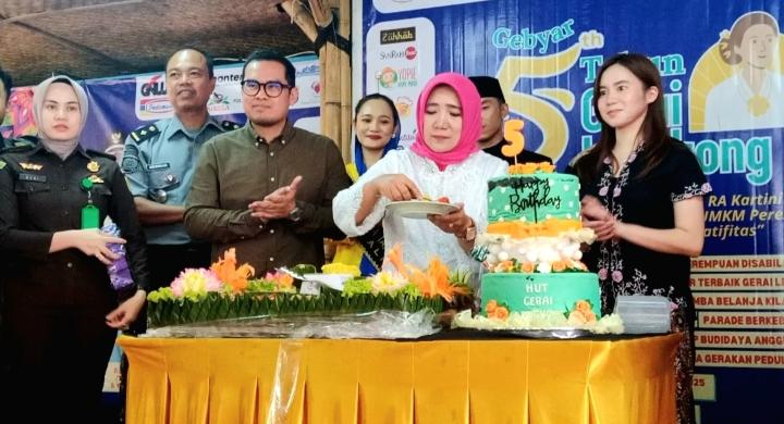 SEMARAK HUT KE-5 GERAI LENGKONG, TINAWATI : SEMOGA JADI WADAH PEMBERDAYAAN UMKM BANTEN