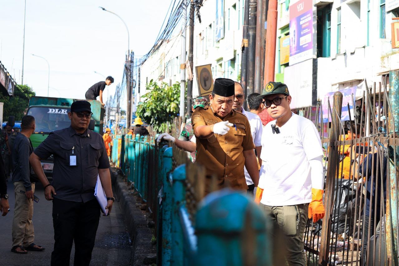 Tindak Tegas, Pilar Tertibkan PKL di Bawah Flyover dan Trotoar Pasar Ciputat