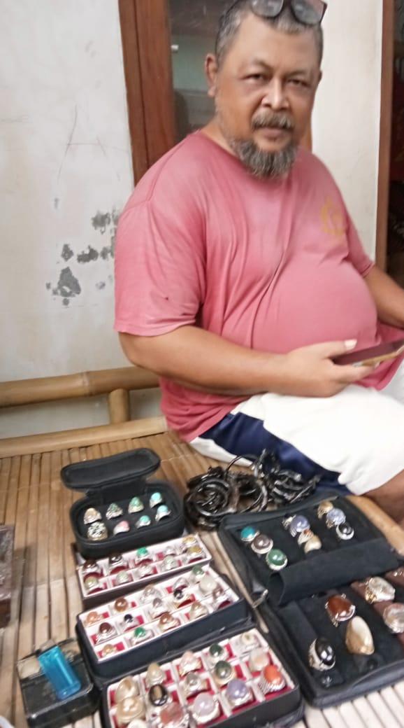 Cerita Pakde Toni Pengrajin Batu Akik Yang Tetap Eksis