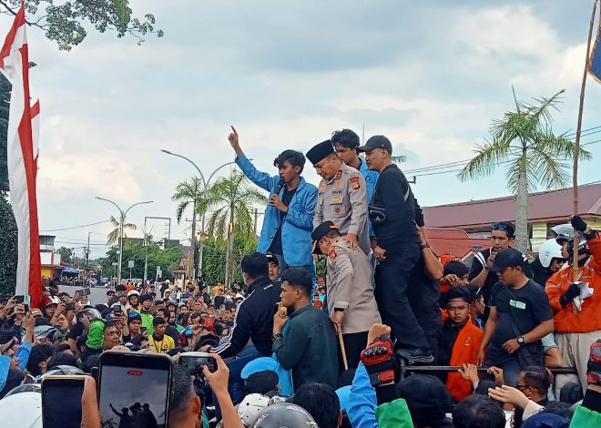 Driver Ojol dan Mahasiswa Gelar Aksi Damai di Depan Polda Riau, Tuntut Keadilan untuk Affan Kurniawan
