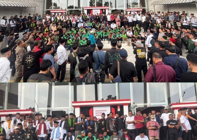 DPRD TANGSEL GELAR AKSI DAMAI BARENG DRIVER OJOL DAN TOKOH MASYARAKAT