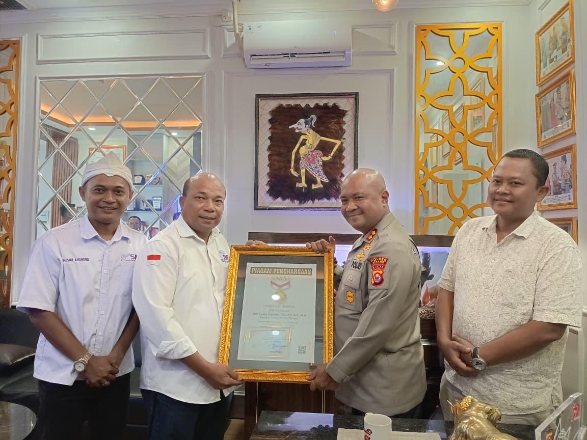 Kapolres Serang AKBP Condro Sasongko Dinobatkan sebagai Sahabat Pers Indonesia oleh SMSI Banten