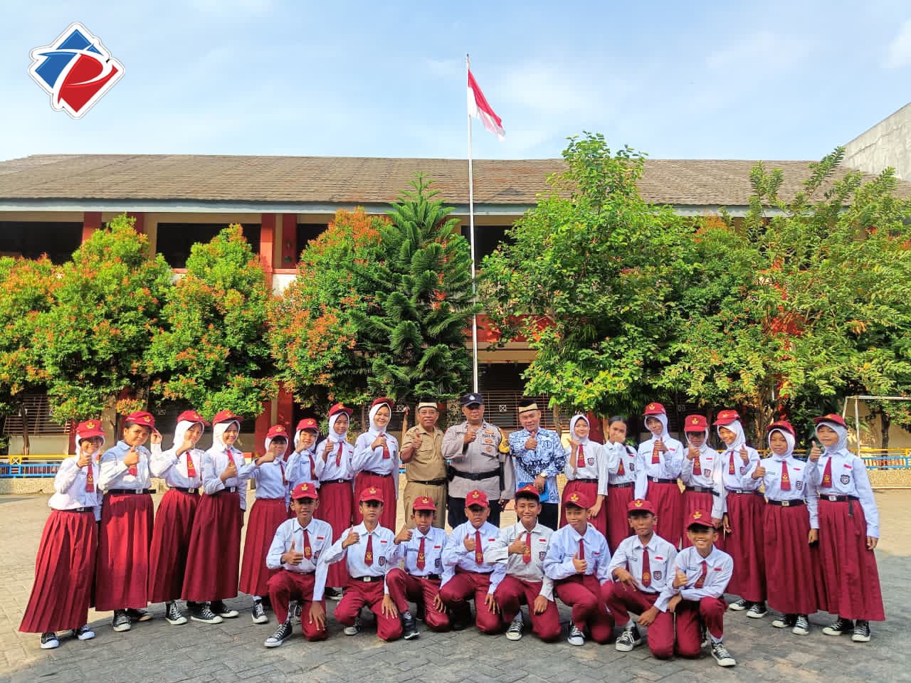 Bhabinkamtibmas Polsek Pasar Kemis Jadi Pembina Upacara di SDN Suka Asih 1, Sampaikan Pesan Kamtibmas kepada Pelajar