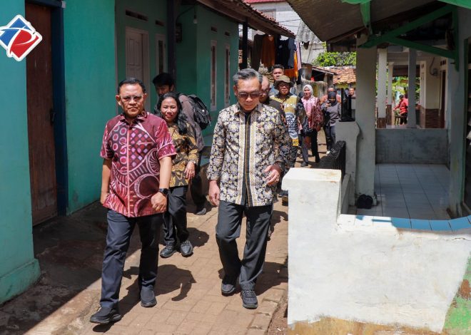 Dekatkan Pelayanan, Kanwil BPN Banten Antar Sertipikat PTSL Langsung ke Rumah Warga