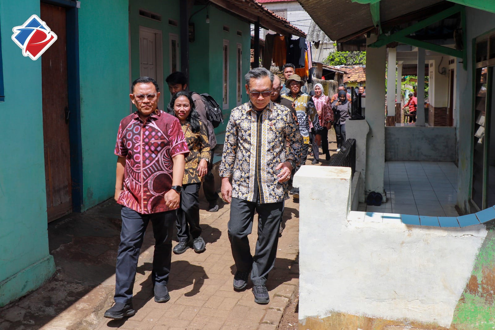 Dekatkan Pelayanan, Kanwil BPN Banten Antar Sertipikat PTSL Langsung ke Rumah Warga
