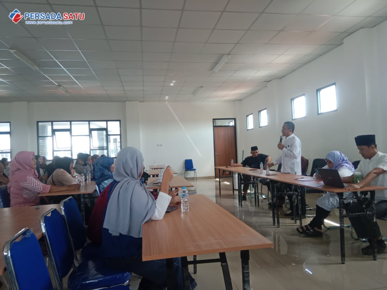 KEPALA SEKOLAH SMPN 34 KOTA TANGERANG ASEP MULYANA UNDANG WALI MURID UNTUK PEMAPARAN VISI DAN MISI SEKOLAH