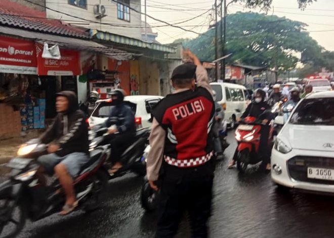 Unit Samapta Polsek Pamulang Sigap Atur Lalu Lintas Pagi, Pastikan Arus Lalin Lancar