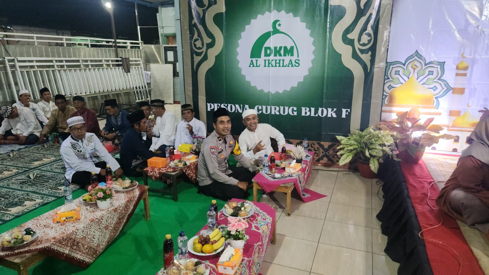 Bhabinkamtibmas Desa Palasari Hadiri Peringatan Isra Mi’raj, Pererat Silaturahmi dan Jaga Kamtibmas