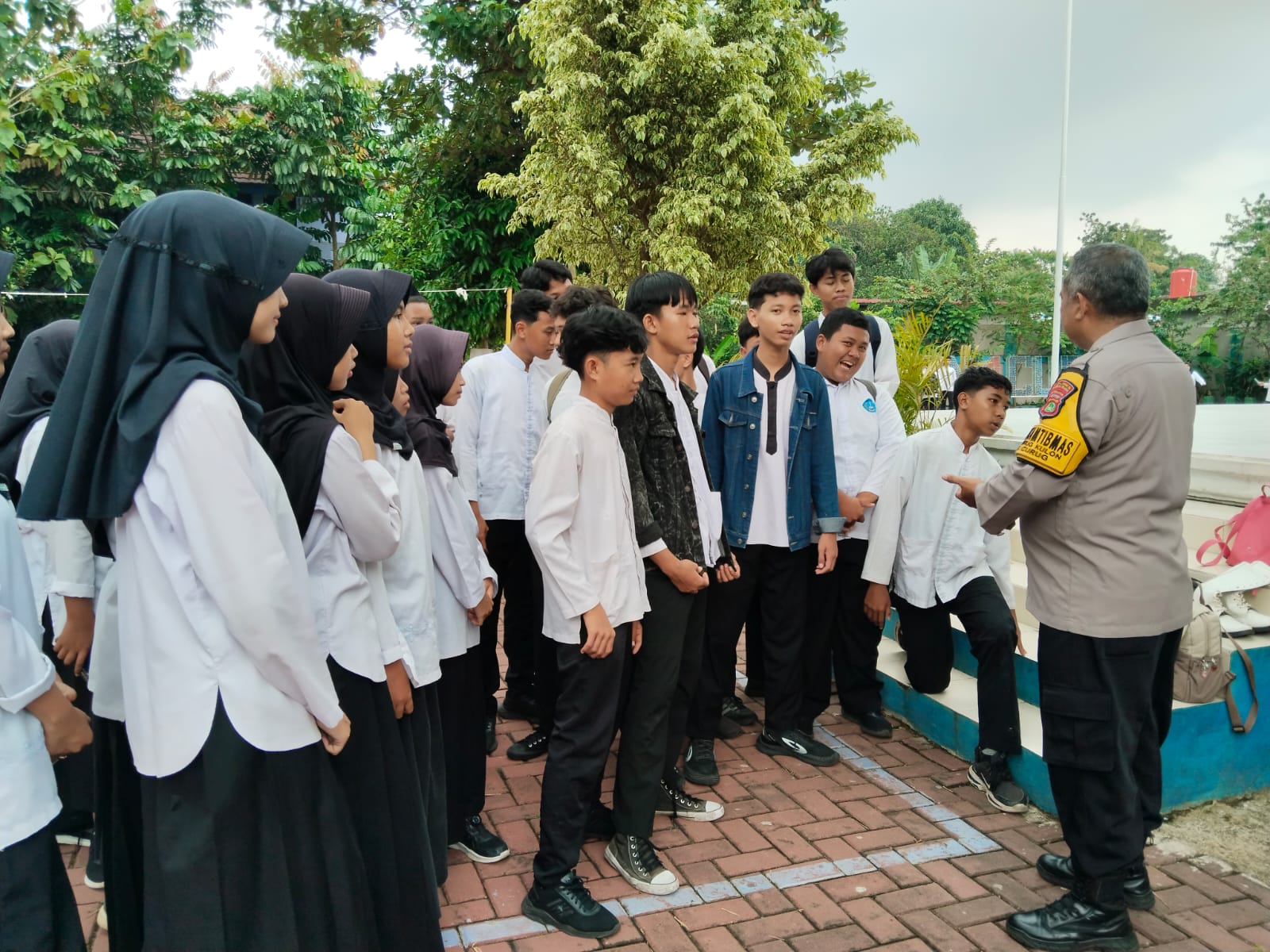 Police Go To School, Polsek Curug Laksanakan Pencegahan Tawuran Antar Pelajar di SMPN 4 Curug