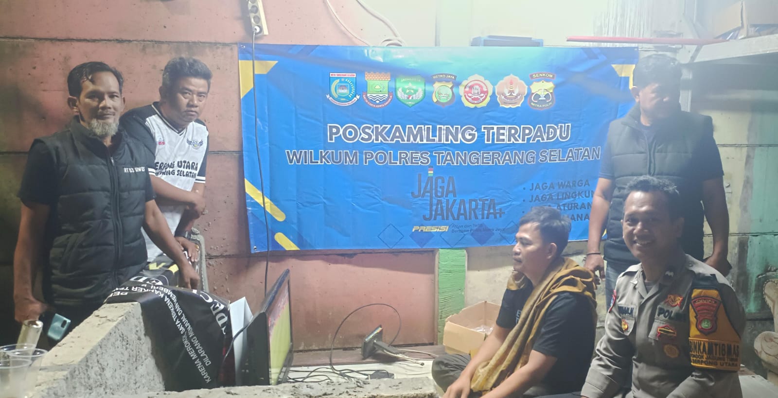 Cek Poskamling Dini Hari, Bhabinkamtibmas Pondok Jagung Timur Perkuat Program Jaga Jakarta+