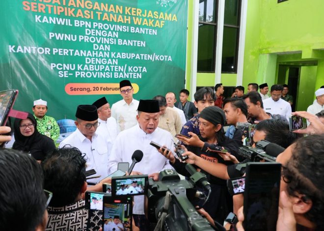Menteri ATR/BPN Serahkan 13 Sertipikat Wakaf di Banten, Ajak Ormas Keagamaan Percepat Legalitas Aset Umat