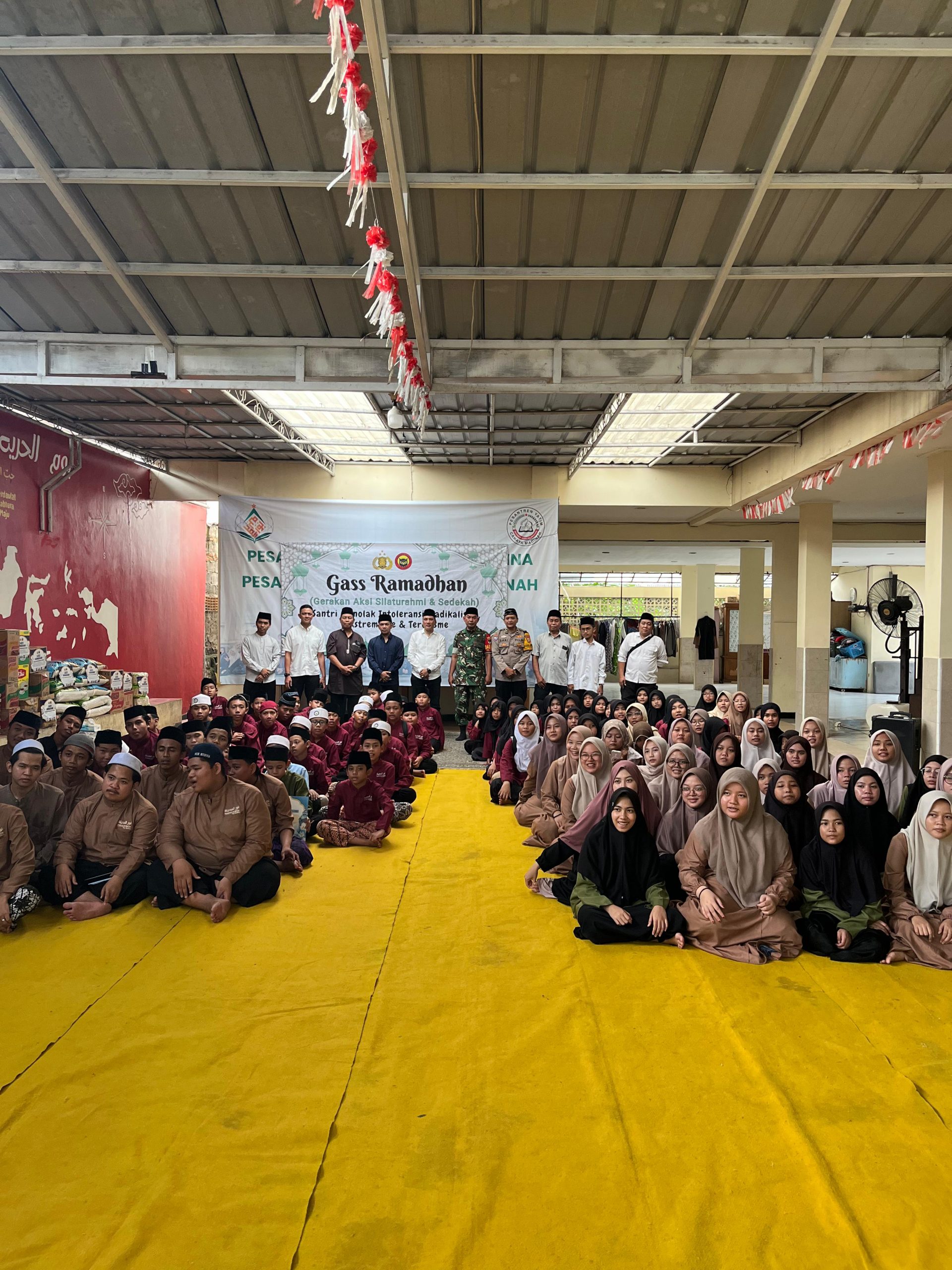 Berbagi Berkah Ramadan, Bhabinkamtibmas Pondok Cabe Ilir Hadiri Bakti Sosial GAAS di Ponpes Nur Medina Pamulang