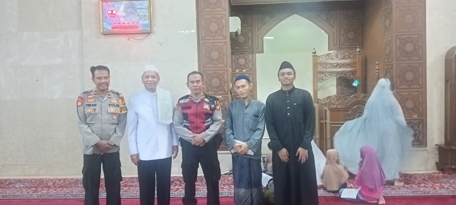 Tarawih Keliling, Kanit Samapta Polsek Cisauk Pererat Silaturahmi dan Jaga Kamtibmas