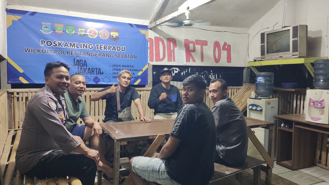 Aktifkan Poskamling, Bhabinkamtibmas Rawa Buntu Perkuat Program Jaga Jakarta+ Demi Keamanan Lingkungan