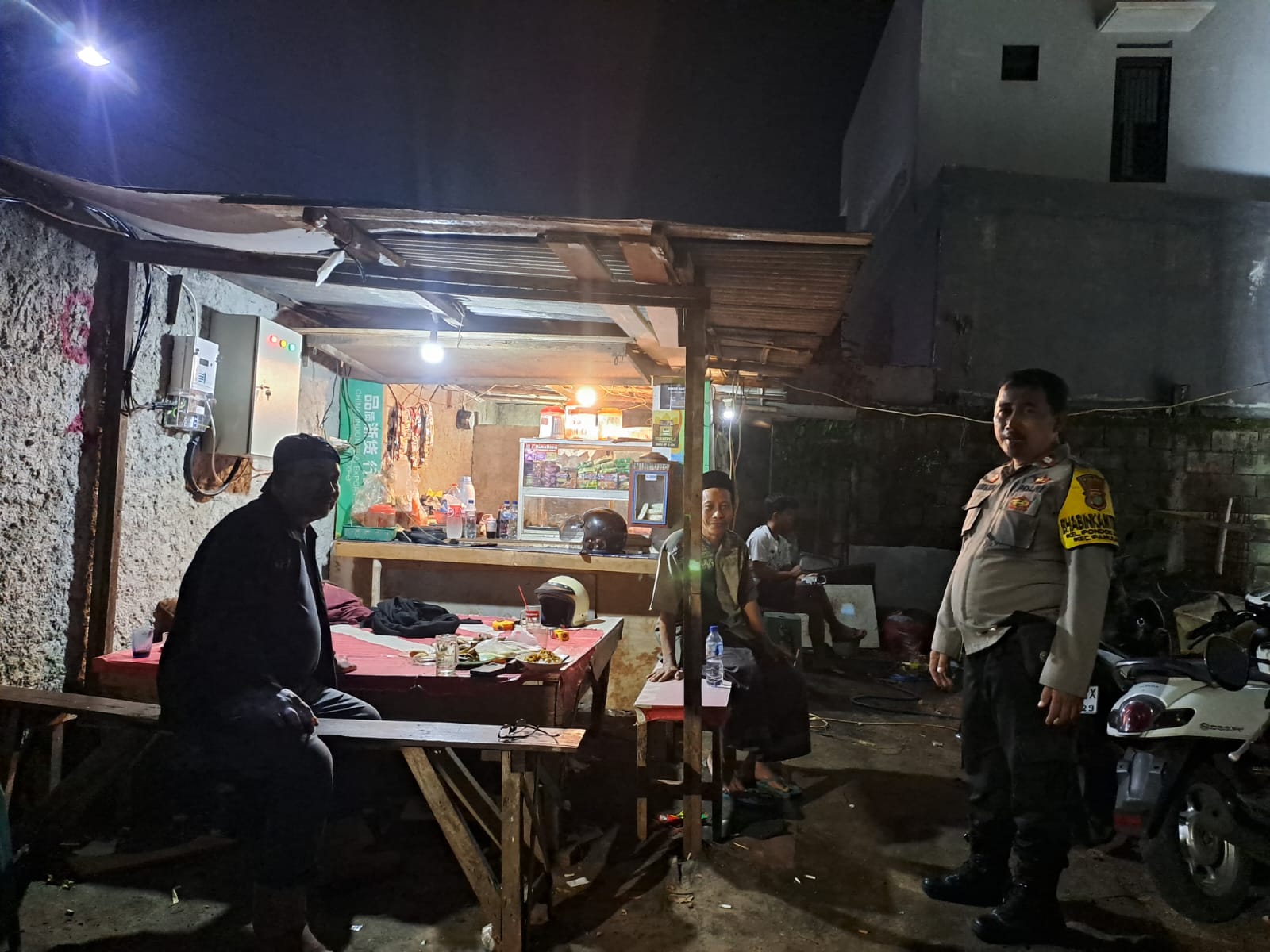 Bhabinkamtibmas Polsek Pamulang Cek Poskamling Terpadu, Perkuat Sinergi Warga Jaga Keamanan Lingkungan