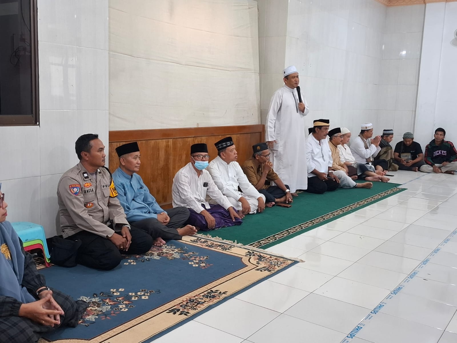 Pererat Silaturahmi, Bhabinkamtibmas Bojong Nangka Buka Puasa Bersama Anak Yatim