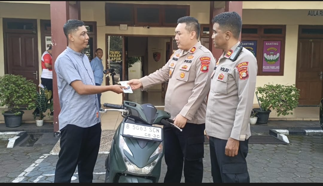 Polsek Pamulang Serahkan Motor Hasil Ungkap Kasus, Bukti Komitmen Pelayanan ke Masyarakat