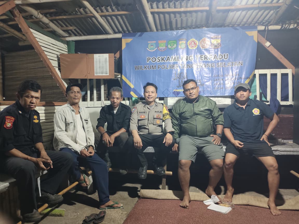 Bhabinkamtibmas Polsek Serpong Cek Poskamling Rawa Buntu, Ajak Warga Aktif Jaga Keamanan Lingkungan