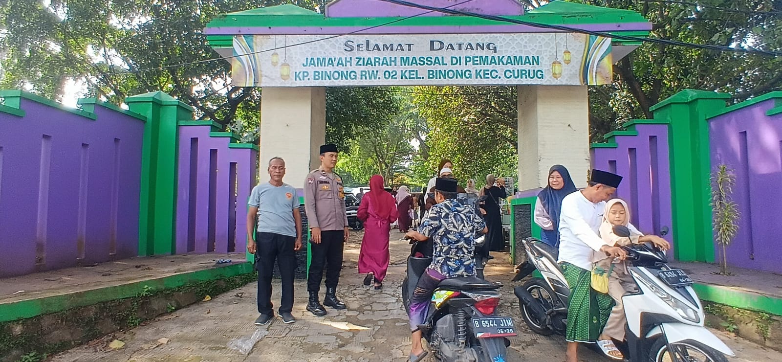 Polsek Curug Hadir di Tengah Tradisi, Pengamanan Ziarah Kubur Idul Fitri Berjalan Aman dan Khidmat