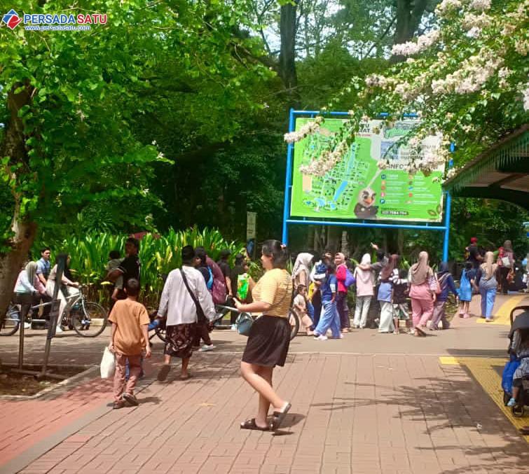 Hari Ketiga Idulfitri 1447 H, Taman Margasatwa Ragunan Dipadati Pengunjung