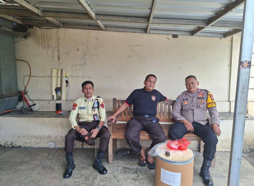 Tingkatkan Keamanan Lingkungan Kerja, Bhabinkamtibmas Cisauk Laksanakan Sambang dan Pembinaan Security