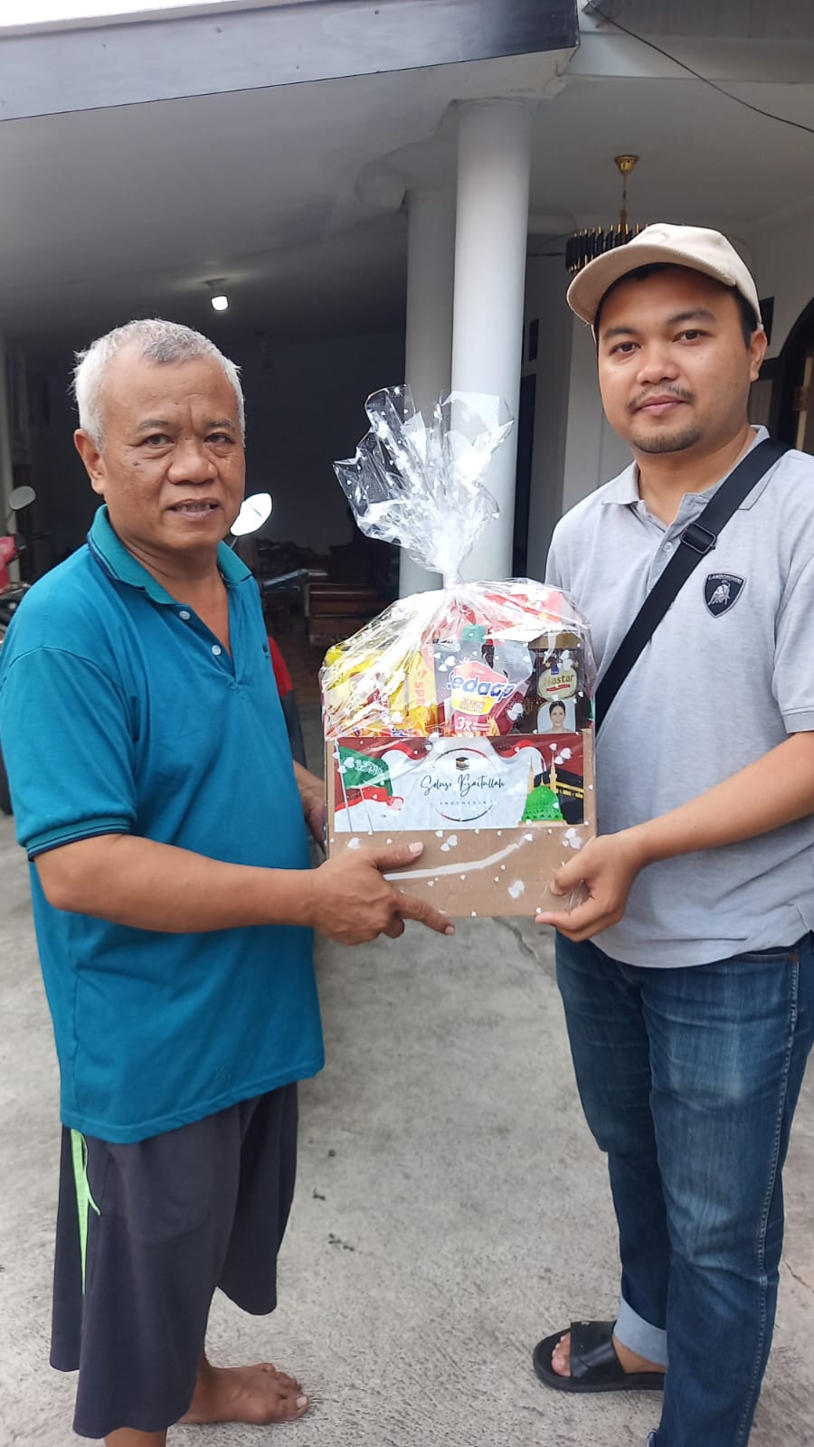 Ratusan Paket Sembako dan Hampers Dibagikan, Solusi Baitullah Indonesia Hadirkan Kebahagiaan di Idul Fitri 1447 H