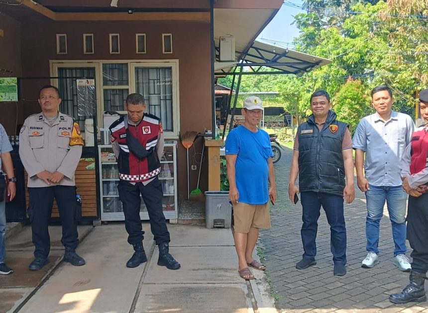Patroli Jalan Kaki KRYD Polsek Cisauk Jaga Kondusifitas Wilayah Perumahan Bermis