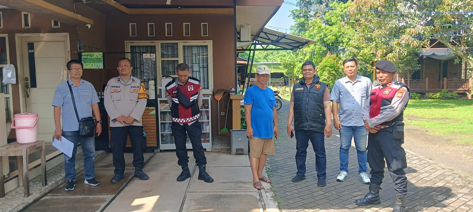 Patroli Jalan Kaki KRYD Polsek Cisauk Jaga Kondusifitas Wilayah Perumahan Bermis