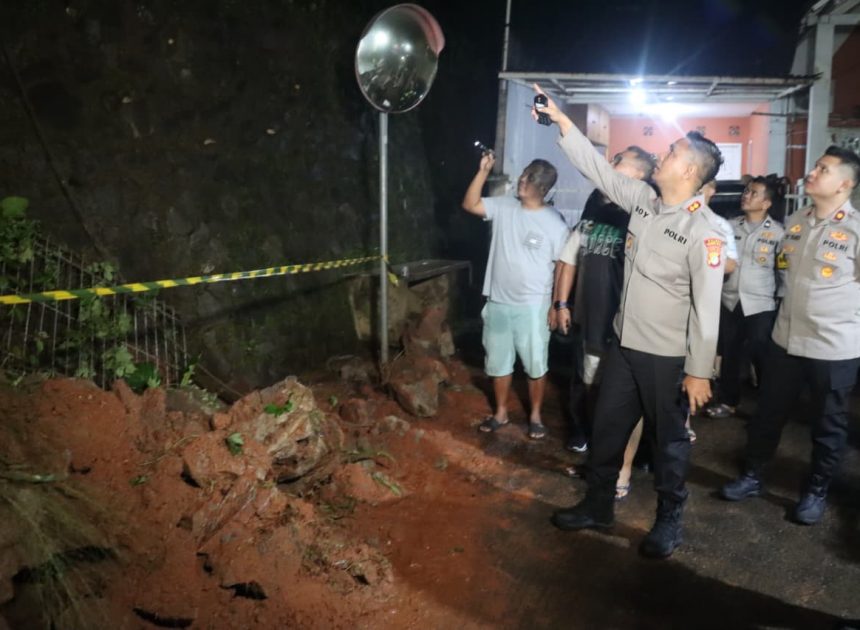 Kapolres Tangsel Pastikan Penanganan Cepat Longsor di Serpong, Akses Jalan Jadi Prioritas