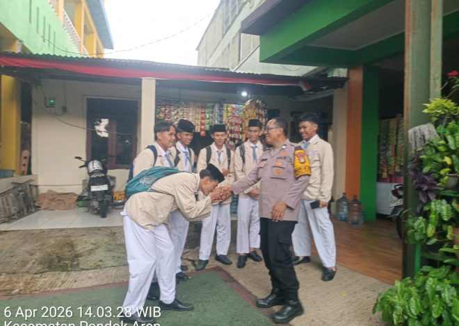 Cegah Tawuran Sejak Dini, Bhabinkamtibmas Gencarkan Himbauan Kamtibmas kepada Pelajar di SMK Madani