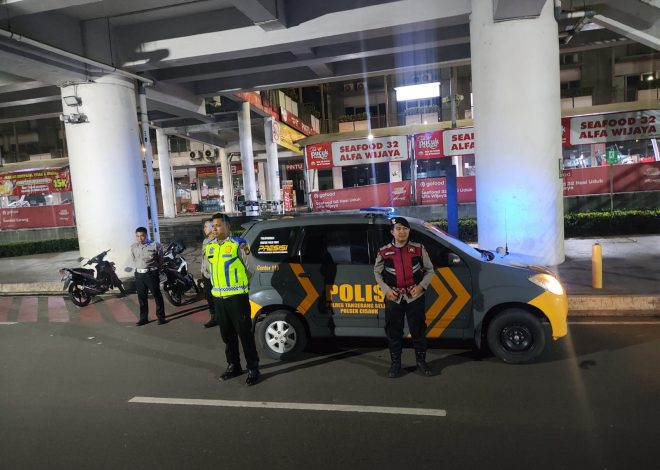 KRYD Polsek Cisauk Laksanakan Patroli Strong Point di Pasar Modern Intermoda BSD City