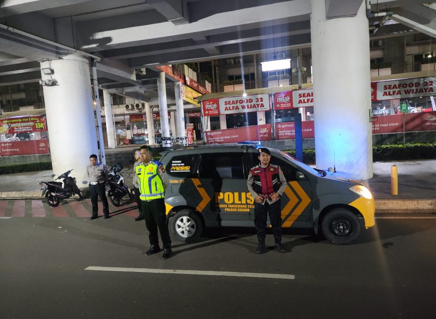 KRYD Polsek Cisauk Laksanakan Patroli Strong Point di Pasar Modern Intermoda BSD City