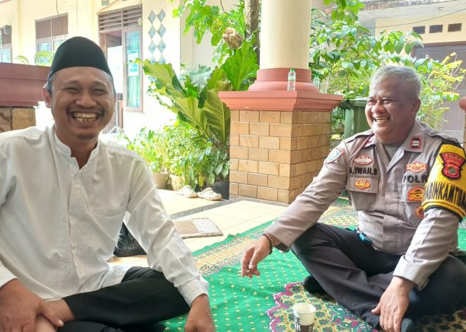 Pengamanan Halal Bihalal dan Pelepasan Jamaah Haji, Bhabinkamtibmas Pastikan Kegiatan Berjalan Aman dan Khidmat