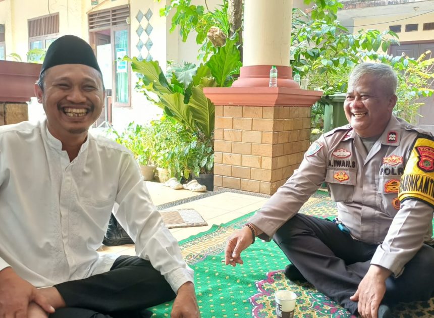 Pengamanan Halal Bihalal dan Pelepasan Jamaah Haji, Bhabinkamtibmas Pastikan Kegiatan Berjalan Aman dan Khidmat