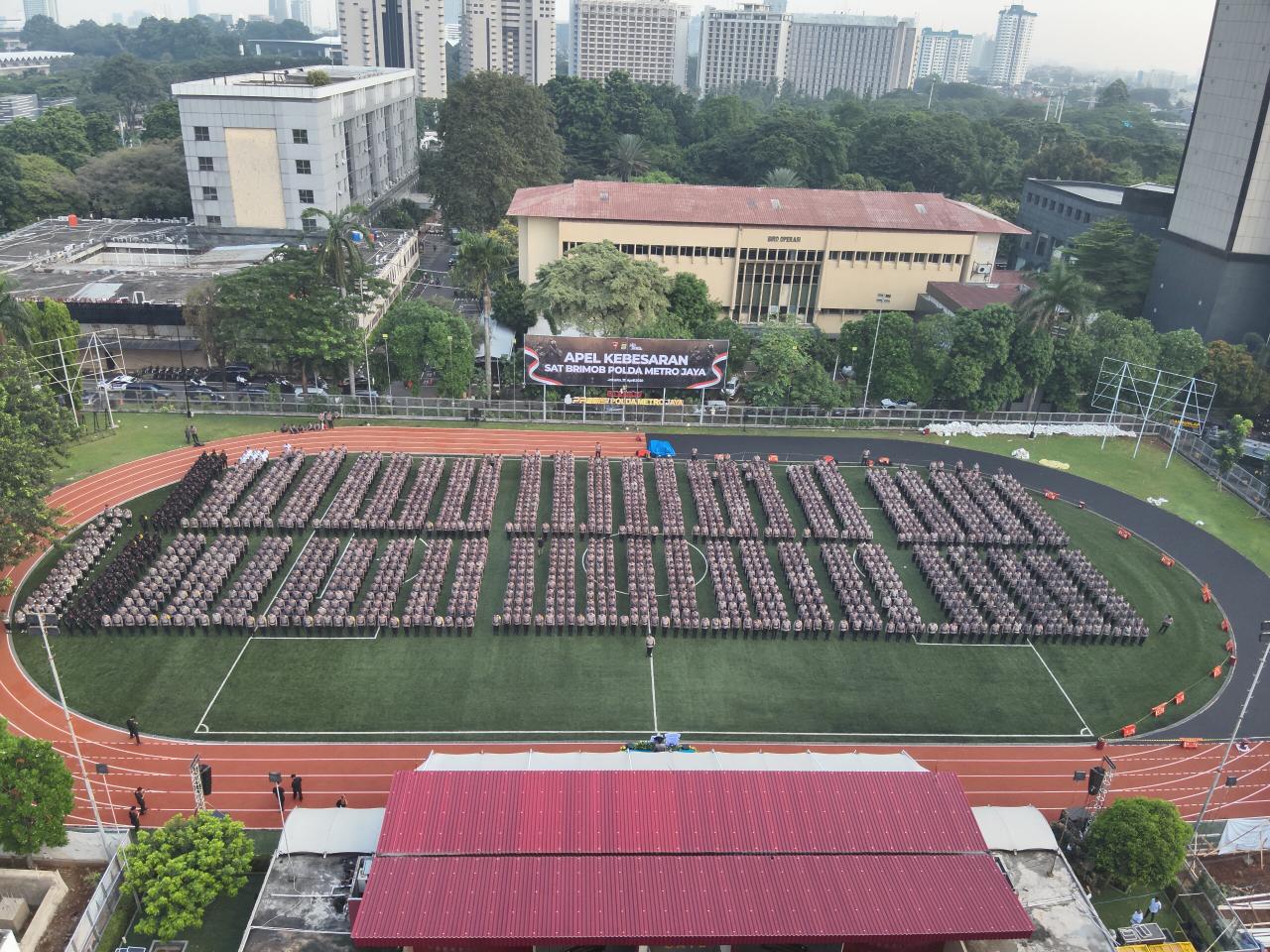 Kapolda Metro Jaya Pimpin Apel 2.098 Personel Brimob di Stadion Presisi, Tekankan Sikap Disiplin dan Humanis