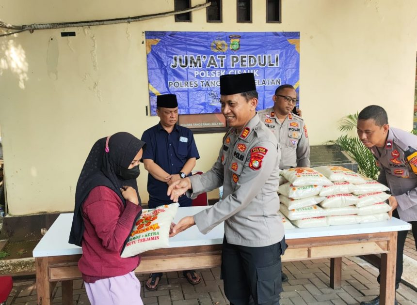 Gelar Jumat Berbagi, Polsek Cisauk Perkuat Silaturahmi dan Serap Aspirasi Warga