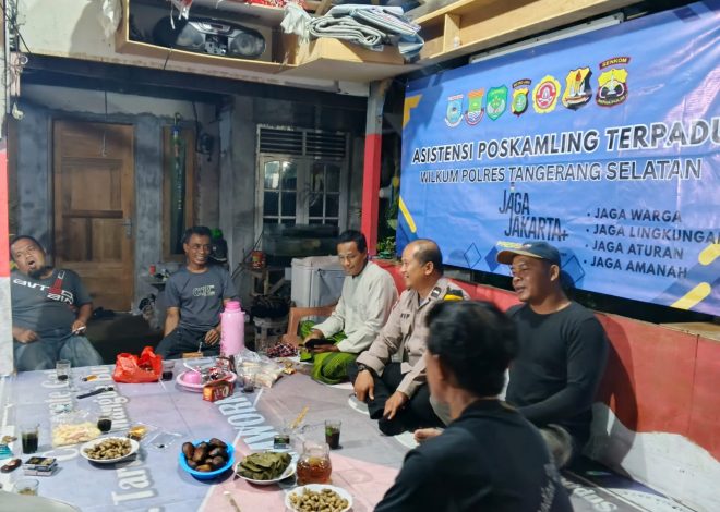 Aktifkan Siskamling, Bhabinkamtibmas Pakujaya Cek Poskamling Terpadu Demi Keamanan Lingkungan