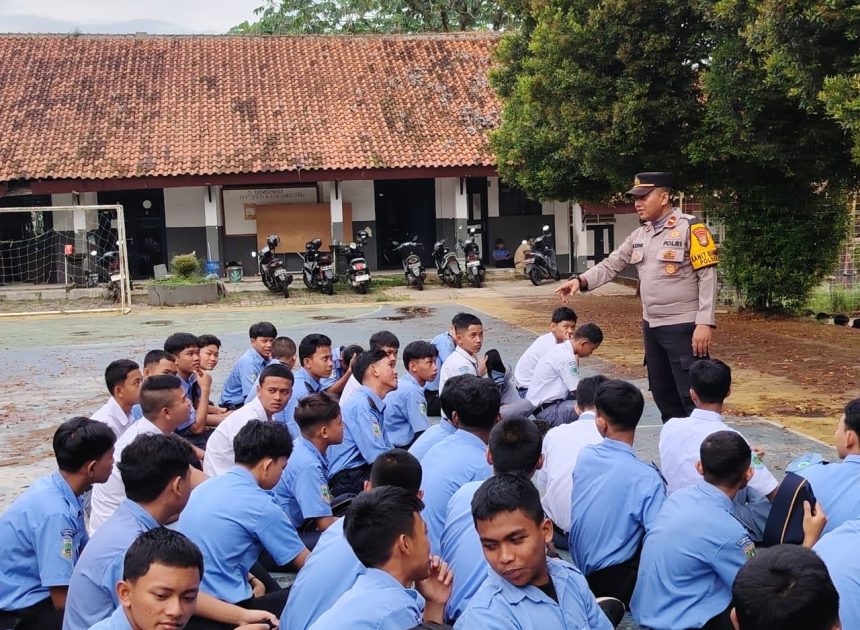 Police Go To School, Polsek Pagedangan Edukasi Siswa SMKN 6 Tangerang tentang Disiplin dan Kamtibmas